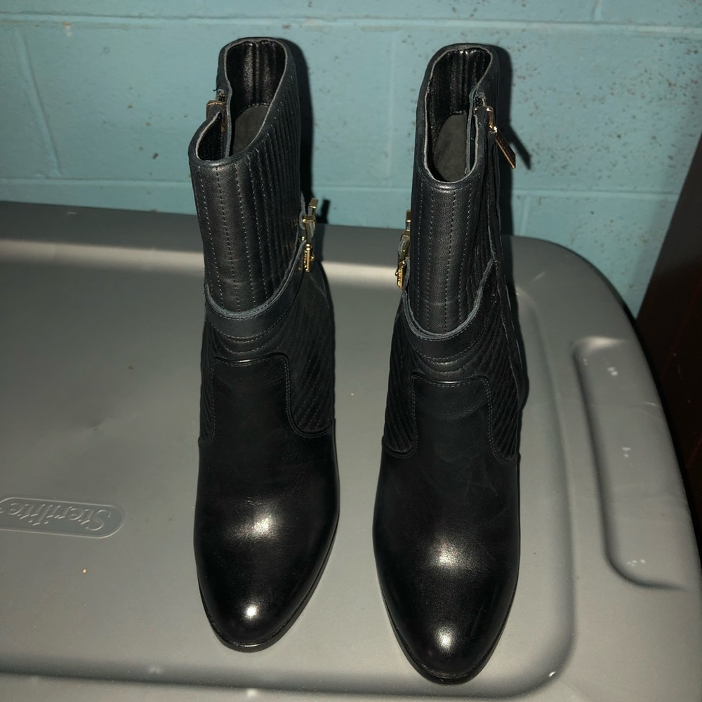 SIZE 8 VINCE CAMUTO BOOTS